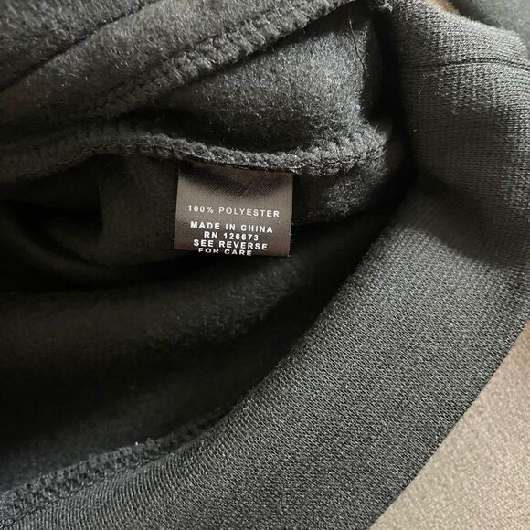 NFL Team Apparel Tampa Bay Buccaneers Black Red Drawstring Hoodie Men’s Sz M NWT - Picture 9 of 12